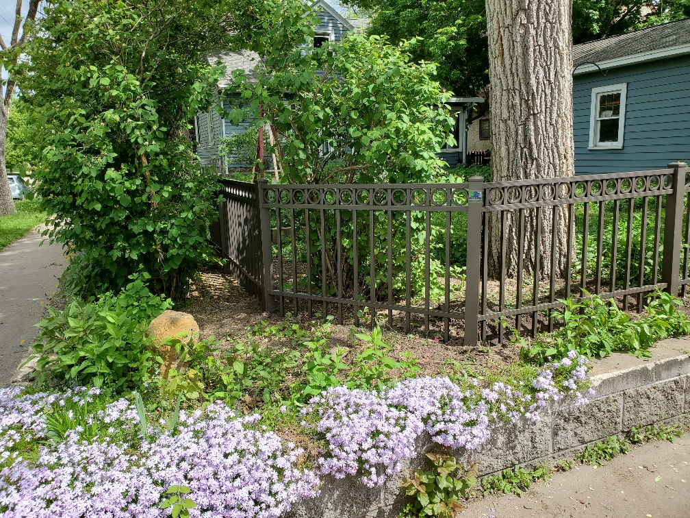 Aluminum 3-Rail Flat Top Fence with Rings